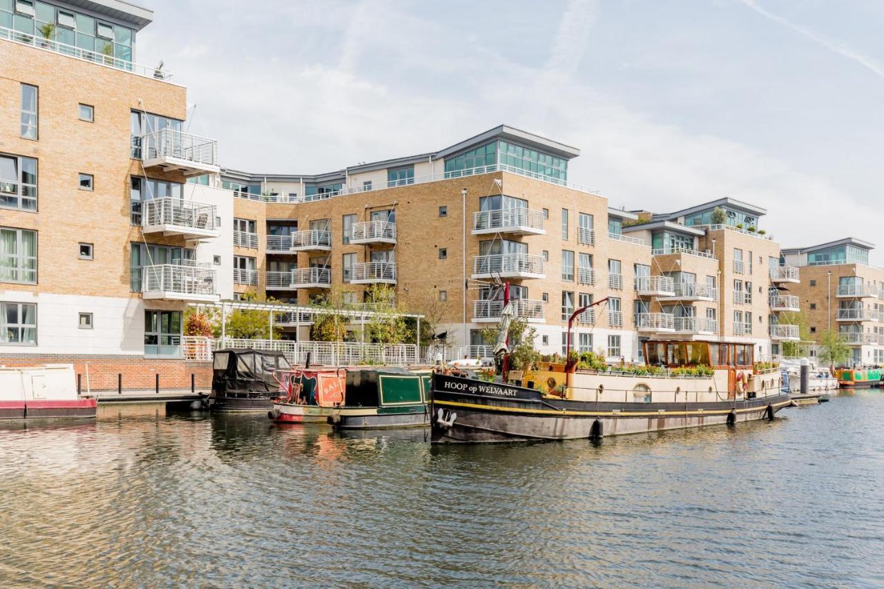 Slick Suite In A Waterside West-London Development Brentford Extérieur photo